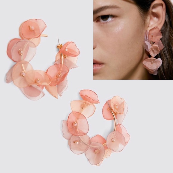 2/$35🖤 ZARA Pink Floral Gold Hoop Beaded Earrings - Picture 3 of 6